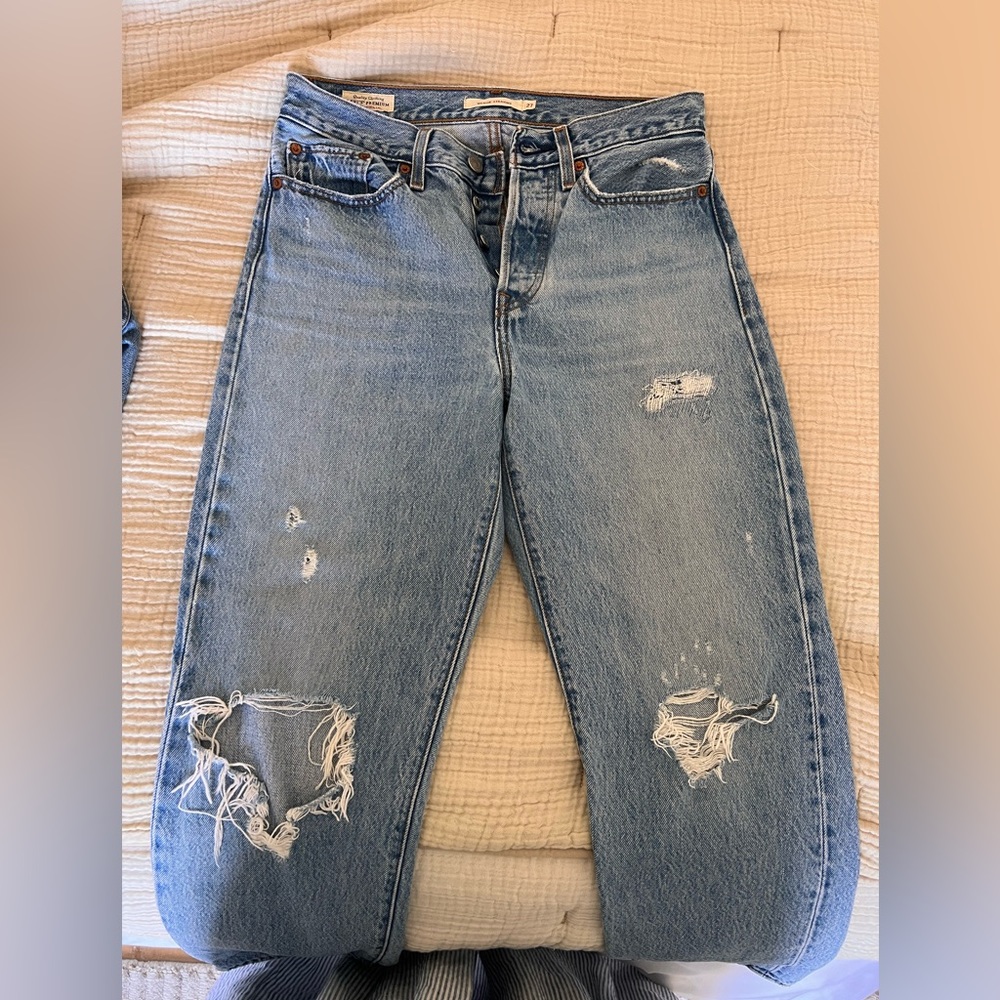 Levi’s Wedgie Straight jeans distressed